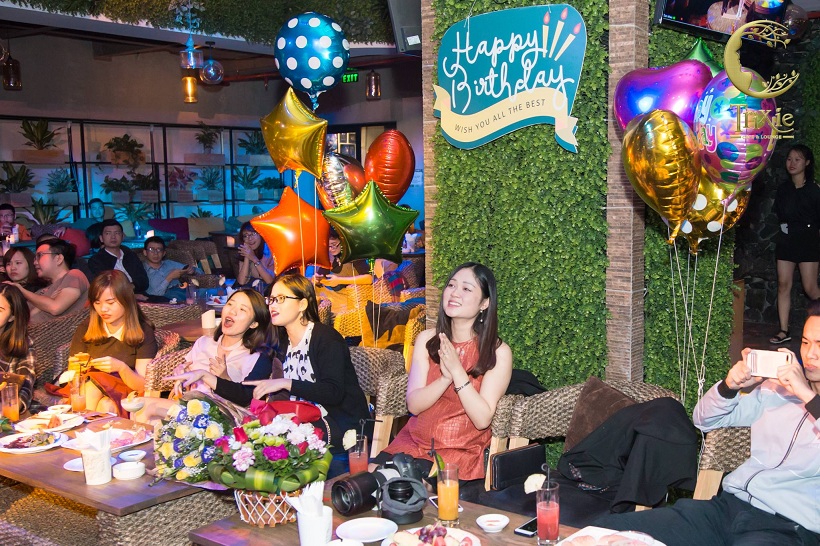 Lựa chọn địa điểm tổ chức sinh nhật lãng mạn như Trixie Cafe 165 Thái Hà