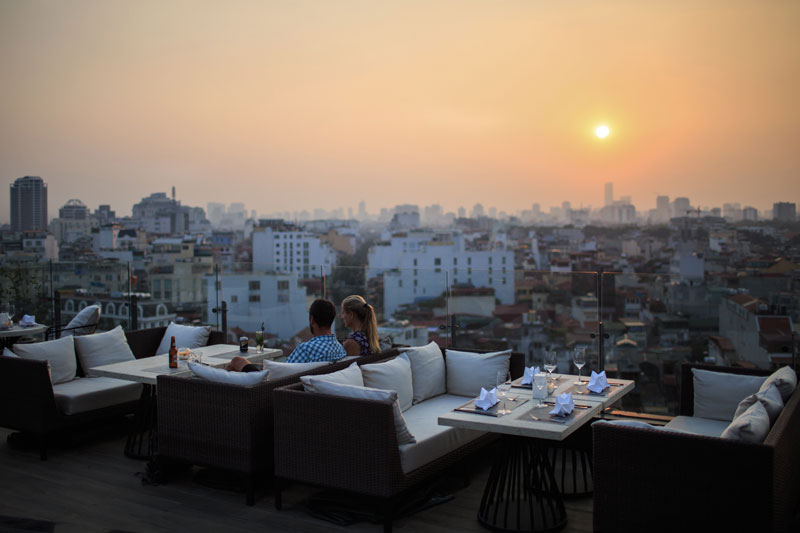 Quán cafe đẹp về đêm Skyline Hanoi