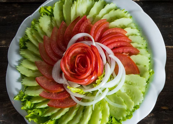 Cách làm salad cà chua dưa chuột giòn ngon tốt cho sức khỏe