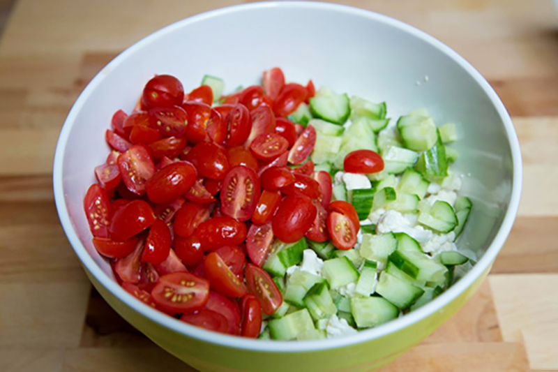 Cách làm salad cà chua dưa chuột 2