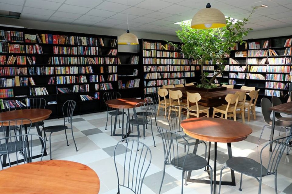 Cafe hẹn hò Hà Nội - Cafe sách