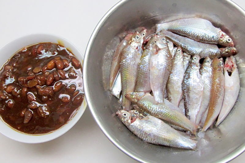 Cách làm món cơm cá diếc kho tương 2