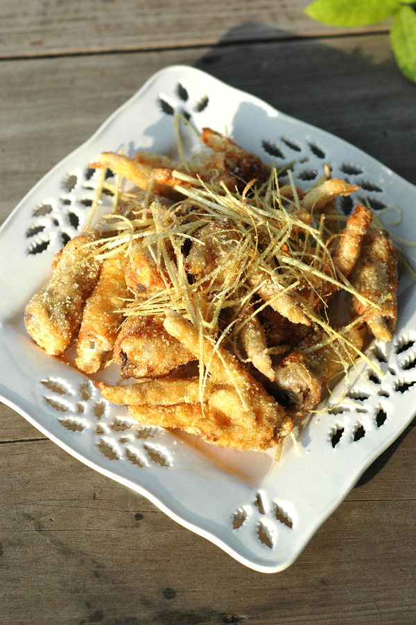 Chân gà rang muối