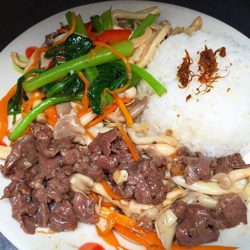 Cơm bò xào nấm