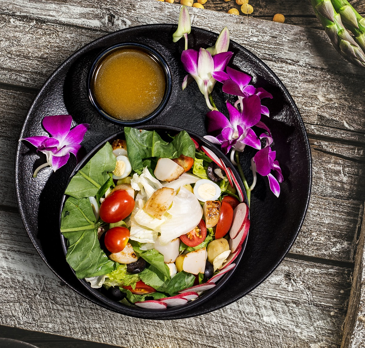 Salad Sò Điệp Hokkaido áp chảo sốt chanh leo