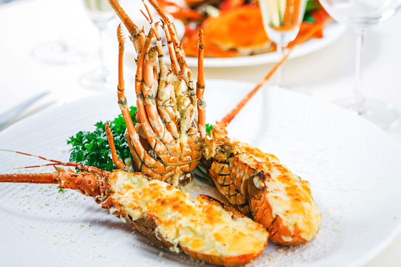 Tôm sú bỏ lò phomai ăn kèm bánh mì