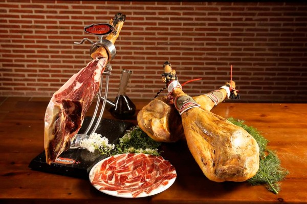 Đùi heo muối Iberico