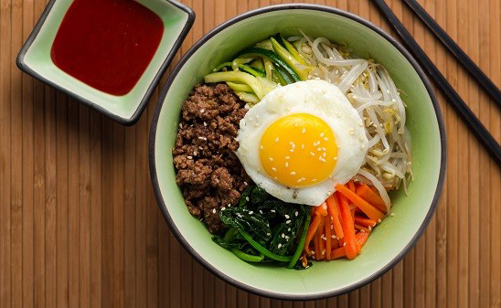 Cơm trộn bò nấm tươi thố đá
