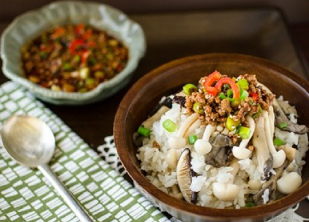 Cơm trộn nấm tươi