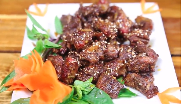Thịt Dải Lợn Nướng Ớt Xiêm Xanh